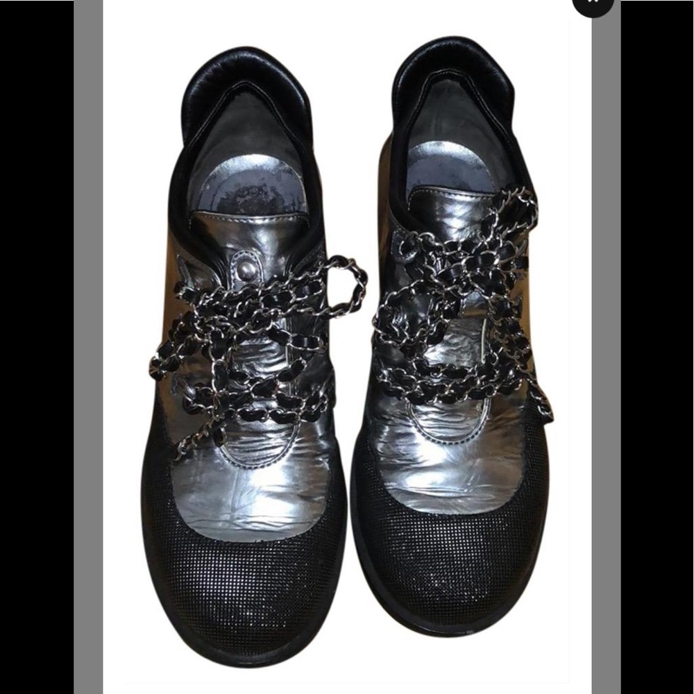 Metallic silver leather Chanel round-toe oxfords